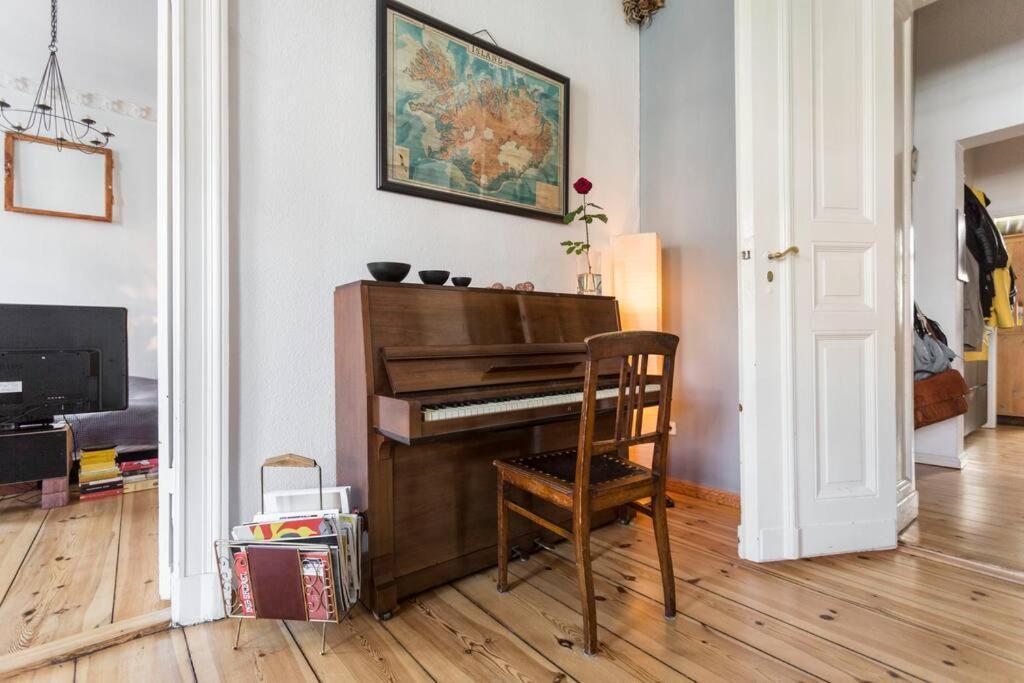 & Charmy In Old Building Appartement Berlijn